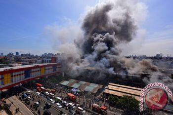 Fire ravages thousands of kiosks in Central Jakarta`s Senen Market