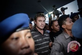 Warga Australia dituntut karena gedor kokpit pesawat menuju Bali