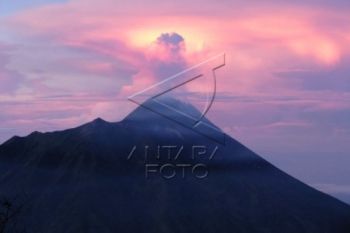 Aktivitas Gunung Merapi, Gunung Slamet Meningkat