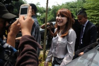 Pedangdut Ayu Ting-Ting Resmi Bercerai 