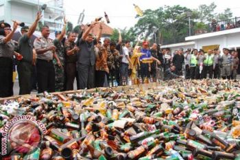 Polres Polewali Mandar Sita Ratusan Minuman Keras 