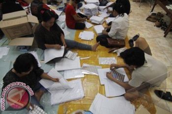 Pemilu - Bawaslu dan KPU Mamuju Tidak Terima Salinan C1 