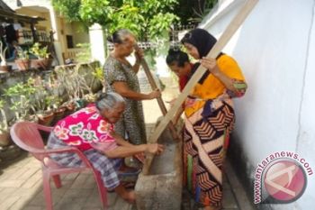 Gerhana Matahari Cincin Disambut Pukulan `Rantok`