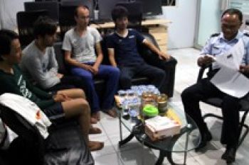 Petugas Hang Nadim Amankan Empat WN Afghanistan