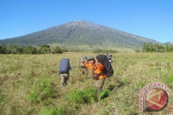 Pemprov NTB masih persoalkan tarif baru pendakian Gunung Rinjani