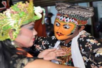 Tari Lengger Meriahkan Hardiknas Wonosobo