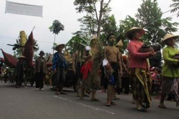 Hujan Warnai Kirab Gelar Budaya Wanurejo