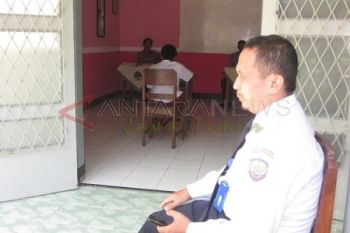 Jaga Ujian di Lapas Anak 