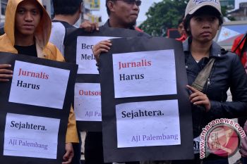 AJI Palembang aksi tolak jurnalis kontrak 