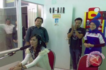 Dosen Unpatti Ambon terima penghargaan dari Radio Britania