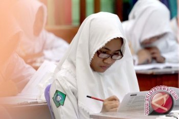Serentak Hari Ini, 4 Juta Pelajar Se-Indonesia Ikuti UN SMP