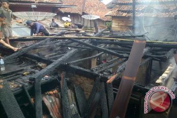 Rumah petani di OKU hangus terbakar