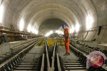 5 terowongan kereta api terpanjang di dunia, dari Swiss hingga Spanyol