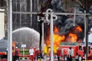Terminal Pengisian BBM Pertamina di Padang Terbakar
