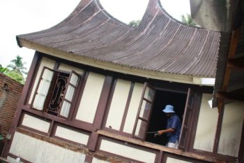 Eksekusi PN Tanjung Pati Rubuhkan &amp;quot;Rumah Gadang&amp;quot;