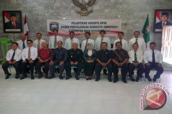 Pejabat Bupati OKU lantik pengurus BPSK
