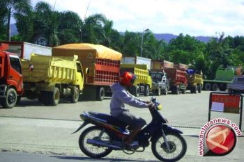 Antrian Kendaraan SPBU Pascakenaikan BBM Masih Terjadi 