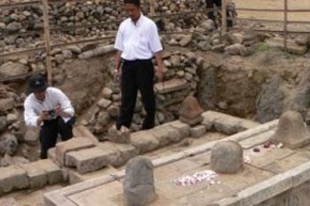Penemu Benda Bersejarah Terima Uang Penghargaan