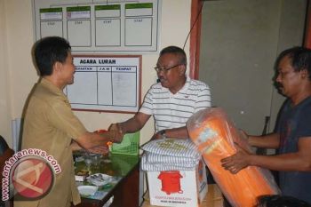 BPBD Makassar Bantu Korban Kebakaran Cakalang 