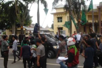 Mahasiswa Kolaka Demo Kejaksaan