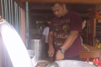 Tukang Bakso Lolos Jadi Anggota Legislatif
