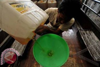 Harga Minyak Goreng Curah Turun di Makassar 