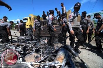 Warga Sigi Bakar Sembilan Sepeda Motor Polisi