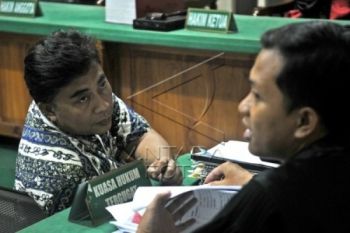 Korupsi APBD, Bupati Rembang Dituntut 2,5 Tahun
