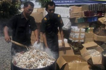 Puluhan Ribu Bungkus Rokok Ilegal Dimusnahkan
