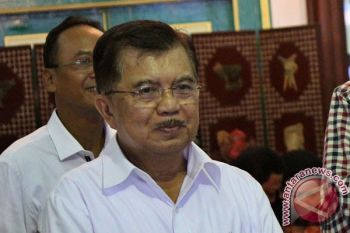Kampanye di Aceh Jusuf Kalla Ziarah ke Makam Korban Ttsunami 