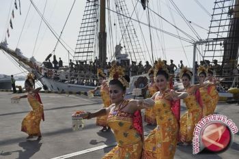 Warga Bali berbondong-Bondong Kunjungi KRI Dewaruci