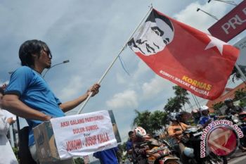 Relawan Jokowi-JK galang dana di lampu merah 
