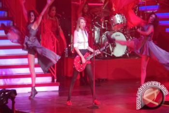 Dominasi Merah Dan Histeria Penonton Warnai Konser Taylor Swift 