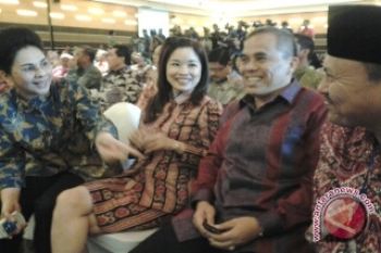 Minahasa terima lencana emas abdi bakti tani nelayan 