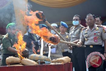 Polda Sumsel musnakan ribuan pil ekstasi 