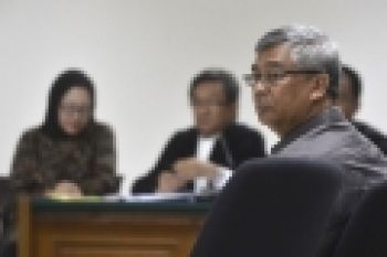 Akil Akui Bertemu Ratu Atut di Singapura