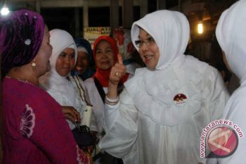 Ny. Zalzulmida Djanggola terima penghargaan nasional Bunda PAUD