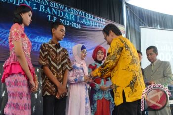  Enam Siswa SMPN-1 Bandarlampung Raih Nilai UN 10