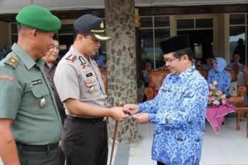 Pemkab Serahkan Dua Mobil Kepada Penegak Hukum