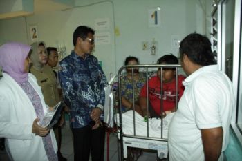 Gubernur Bezuk Pasien Obesitas di M Djamil