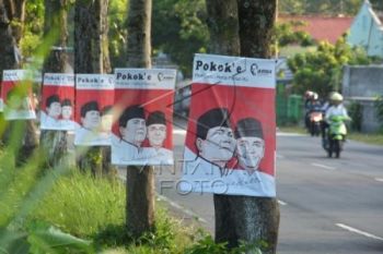 Ratusan APK Pilpres Dipasang di Jalur Terlarang