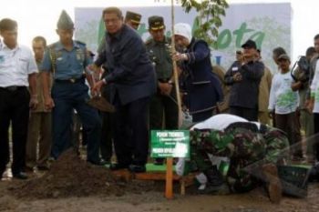 Bernostalgia, SBY Tanam Pohon di Puncak Tidar