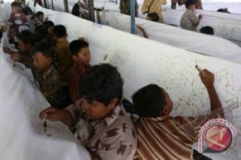 Ratusan Siswa SD di Semarang Belajar Membatik
