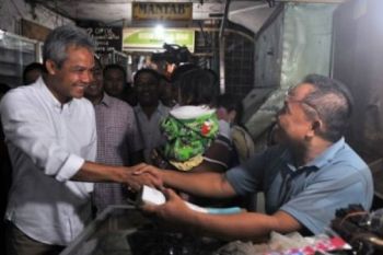 Pantau Harga, Gubernur Sidak ke Pasar Johar