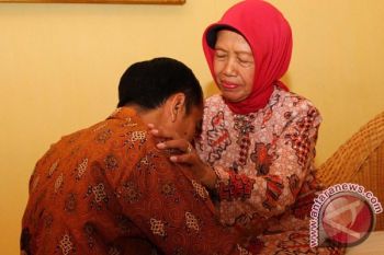 Ibunda Jokowi: Saya Tidak Mau Bicara, Mas