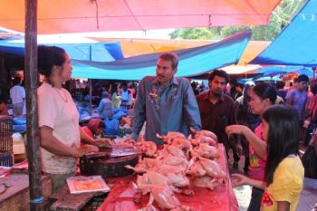 Agam Pantau Harga Sembako di Pasar Balai Selasa