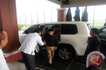 Calon Wapres Hatta Rajasa mencoblos di kampung halamannya