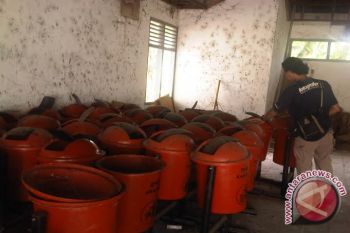 Desa Pusar Baturaja dibantu puluhan tong sampah