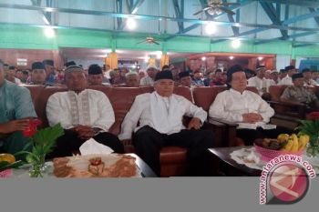 Semen Baturaja bagikan paket sembako 