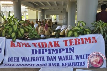 Puluhan PNS Palembang berunjukrasa disanksi teguran 